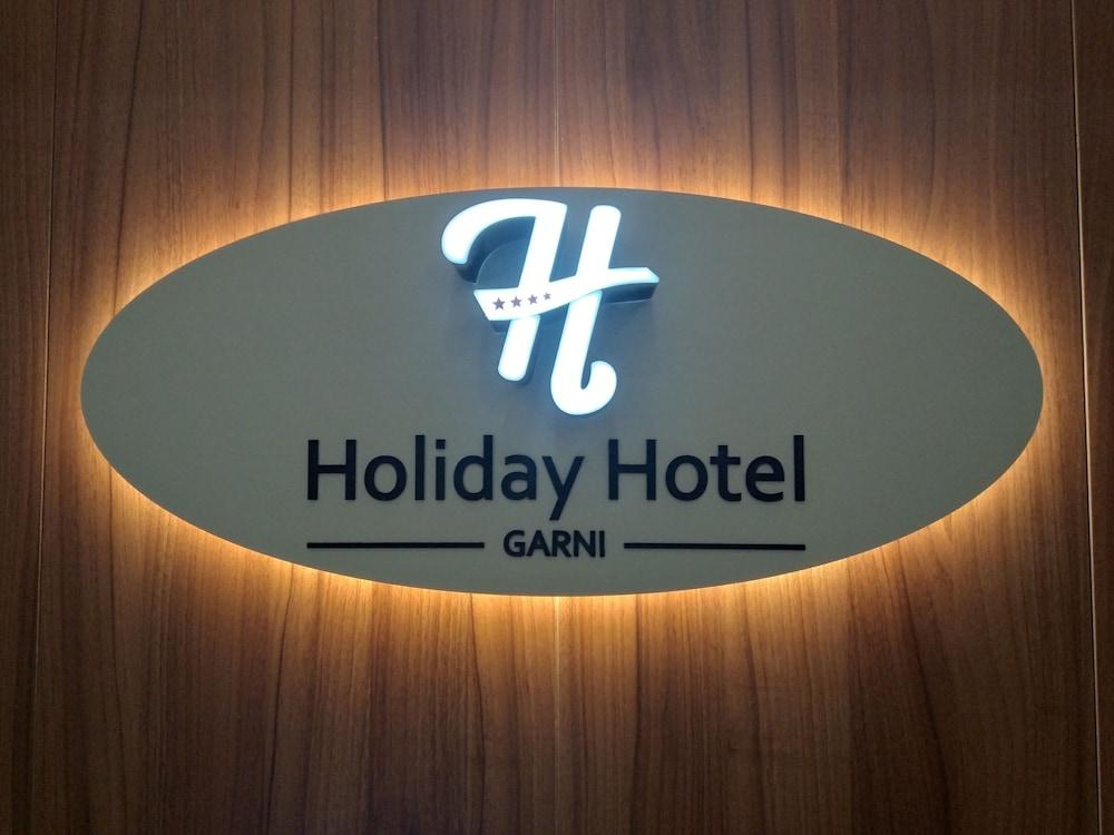 Hotel Holiday Podgorica Ngoại thất bức ảnh