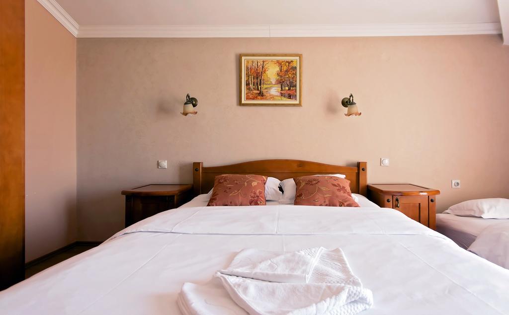 Hotel Holiday Podgorica Ngoại thất bức ảnh