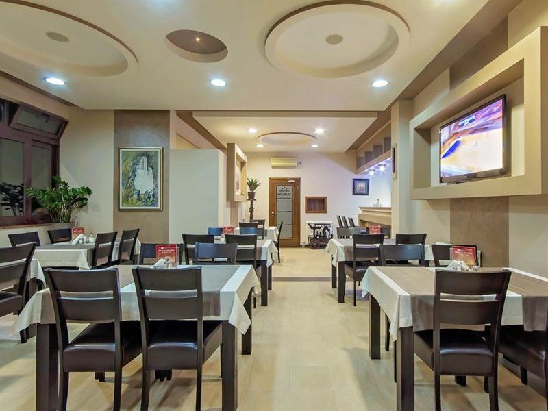 Hotel Holiday Podgorica Ngoại thất bức ảnh